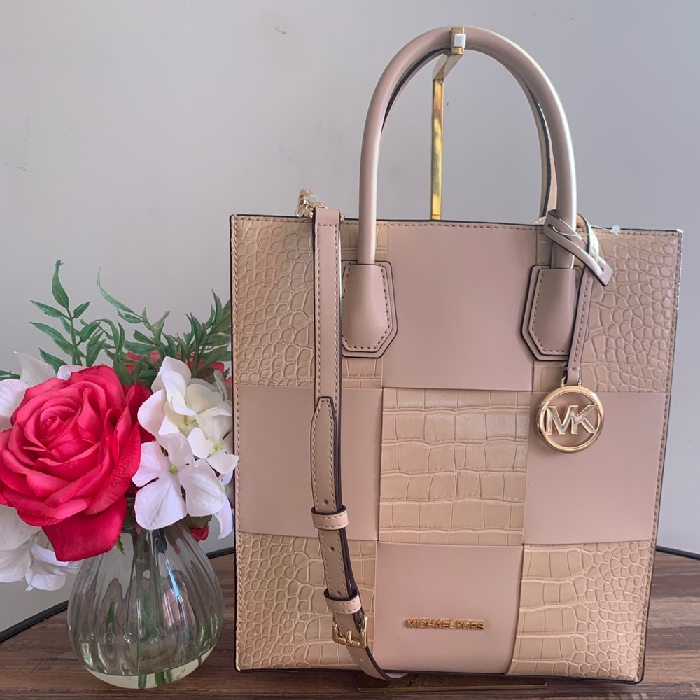 Michael Kors Mercer Medium Shopper Crossbody Buff